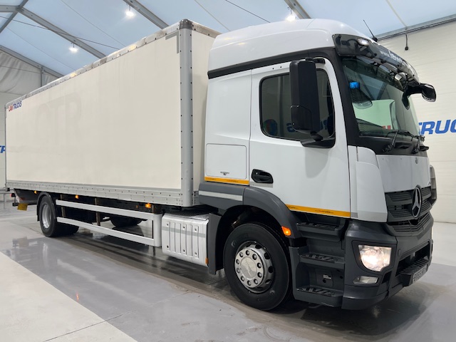 Mercedes Actros 1824 4×2 Sleeper Cab Box Van
