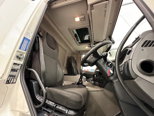 DAF CF 290 6×2 Rear Steer Fridge Box