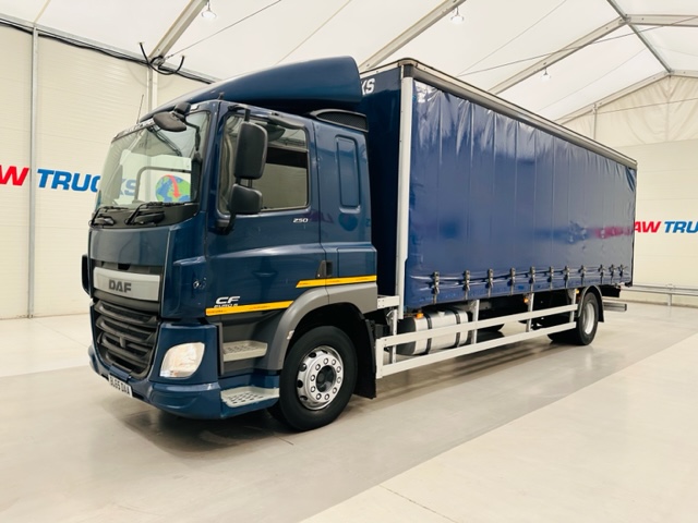 DAF CF 250 4×2 Sleeper Cab Curtainsider