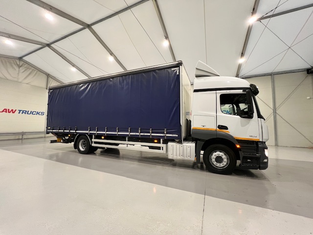 Mercedes Actros 1824 Sleeper Cab Curtainsider