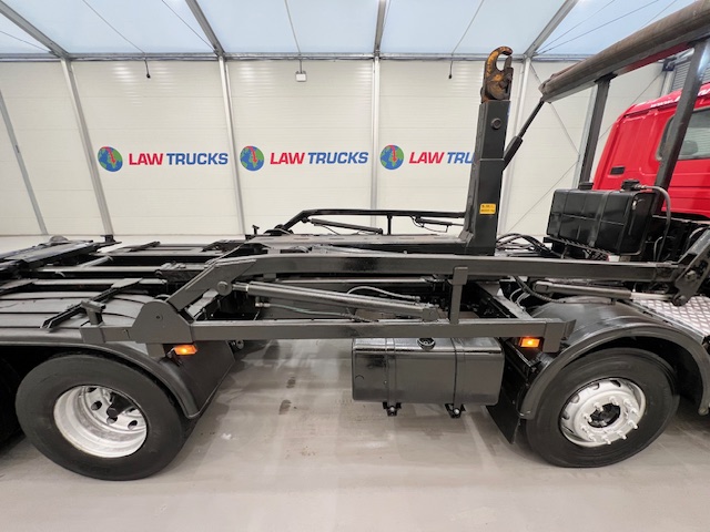 Scania P380 8×4 Day Cab Hookloader Manual