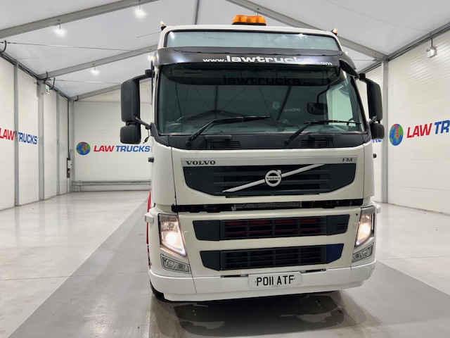 Volvo FM 330 6×2 Rear Lift Sleeper Cab Flatbed