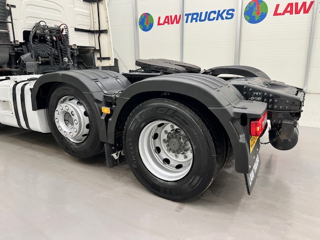 Volvo FH 500 6×2 Midlift Tractor Unit