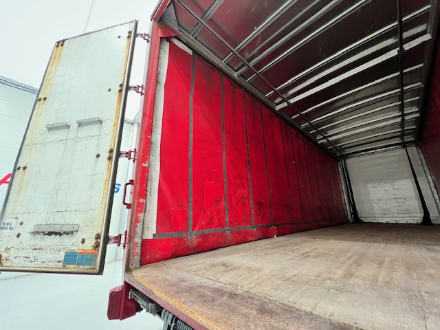 DAF CF 290 6×2 Rear Lift Sleeper Cab Curtainsider