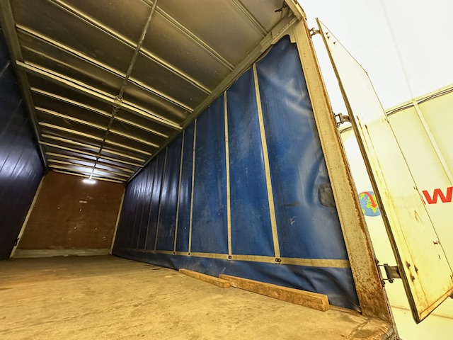 DAF CF 330 6×2 Rear Lift Sleeper Cab Curtainsider
