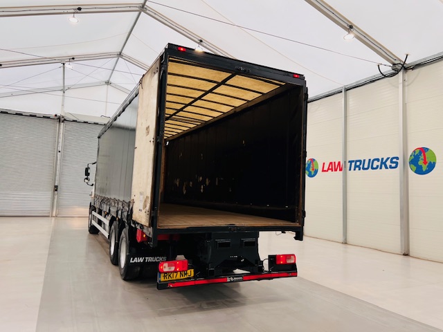 DAF CF 330 6×2 Rear Lift Sleeper Cab Curtainsider