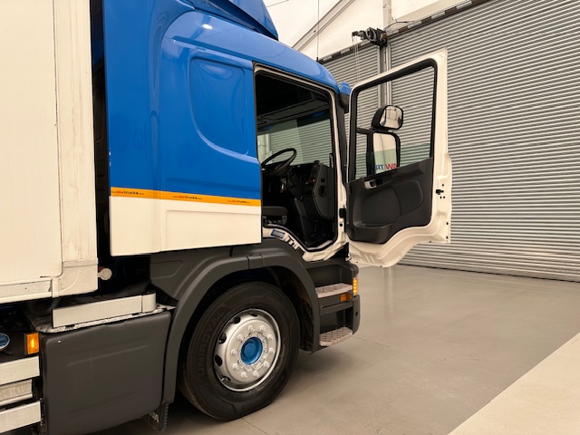 Scania P250 4×2 Sleeper Cab Fridge Box