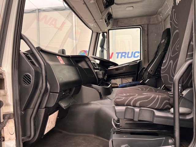 Iveco Stralis 310 AT 6×2 Box Van