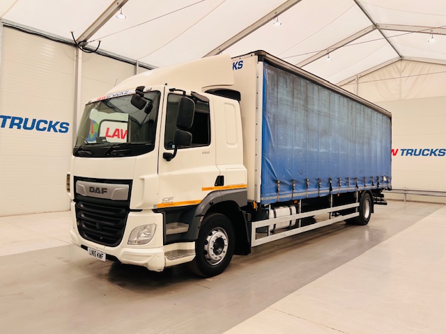 DAF CF 220 4×2 Sleeper Cab Curtainsider