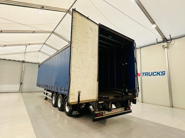 Montracon Tri Axle Curtainsider Trailer