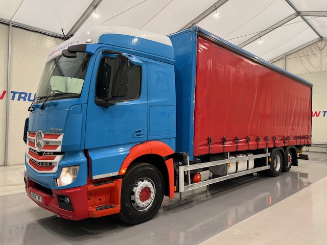 Mercedes Actros 2530 6×2 Sleeper Cab Curtainsider
