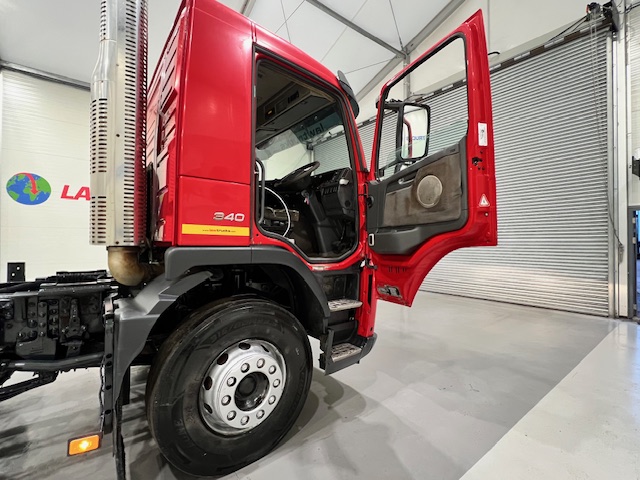 Volvo FM12 340 8×4 Day Cab Chassis Cab