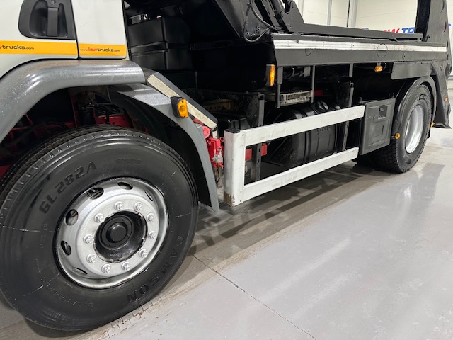 DAF LF 220 Day Cab Skip Loader
