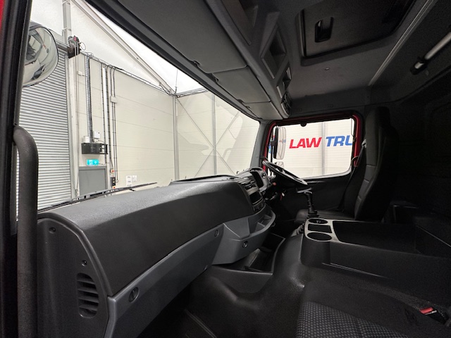 Mercedes Axor 2529 6×2 Rear Lift Day Cab Box Van