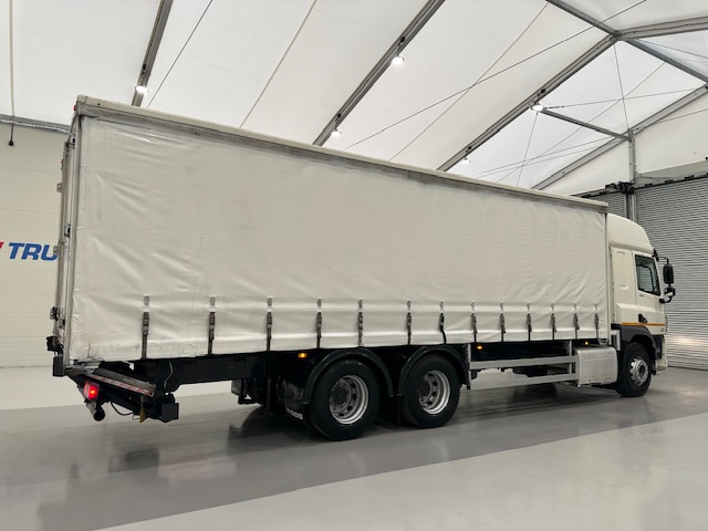 DAF CF 330 6×2 10 Tyre Sleeper Cab Curtainsider
