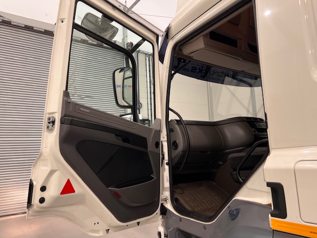 DAF CF 250 Sleeper Cab Curtainsider