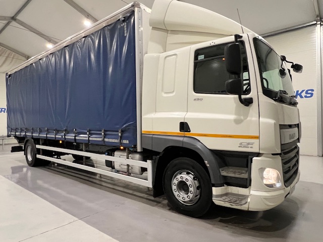 DAF CF 250 4×2 Sleeper Cab Curtainsider