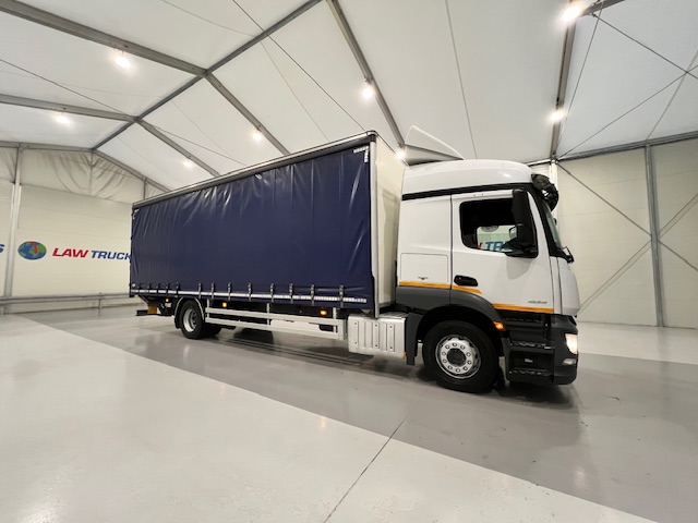 Mercedes Actros 1824 Sleeper Cab Curtainsider