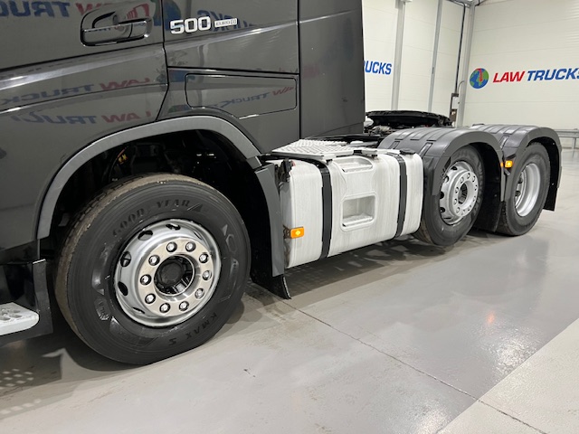Volvo FH 500 6×2 Midlift Tractor Unit Safari Edition