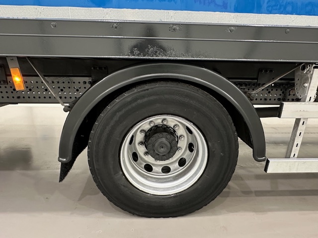 Mercedes Actros 1824 4×2 Day Cab Box Van