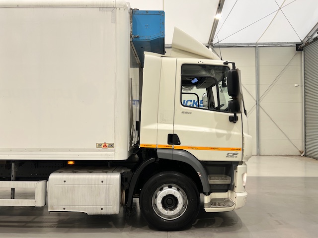 DAF CF 290 6×2 Rear Steer Fridge Box