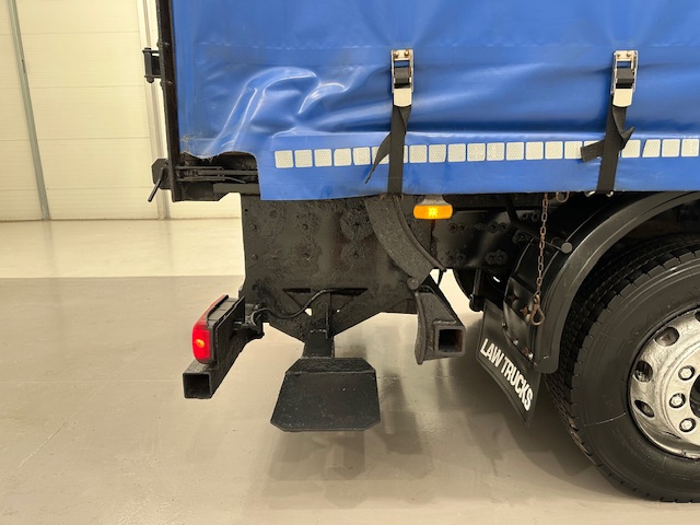 DAF CF 330 6×2 Rear Lift Sleeper Cab Curtainsider