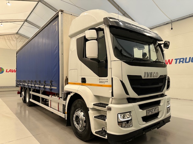 Iveco Stralis 360 6×2 Rear Steer Curtainsider
