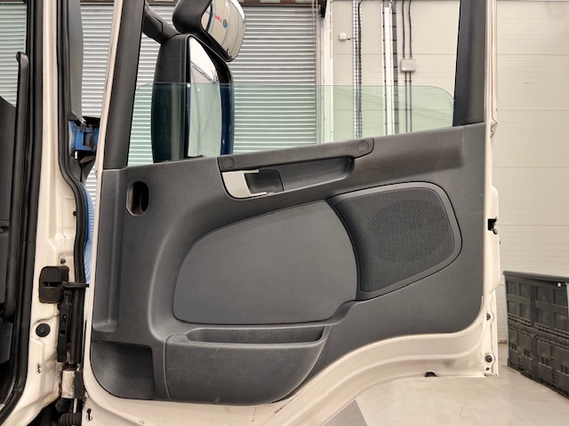 Scania P250 4×2 Sleeper Cab Fridge Box