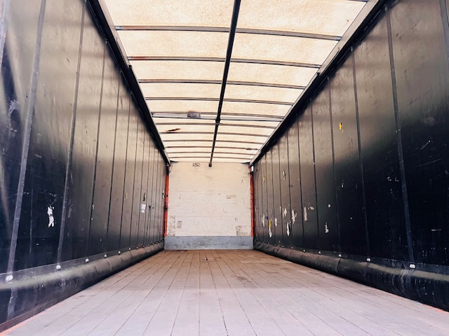 DAF CF 330 6×2 Rear Lift Sleeper Cab Curtainsider