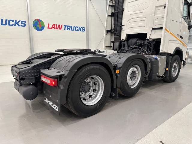 Volvo FH 460 Euro 5 6×2 Tractor Unit Safari Edition