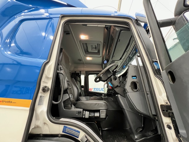 Scania P250 4×2 Sleeper Cab Fridge Box