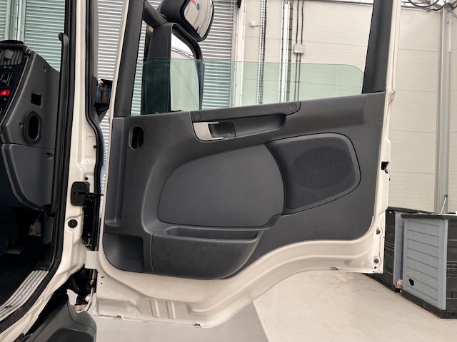 Scania P250 4×2 Sleeper Cab Fridge Box