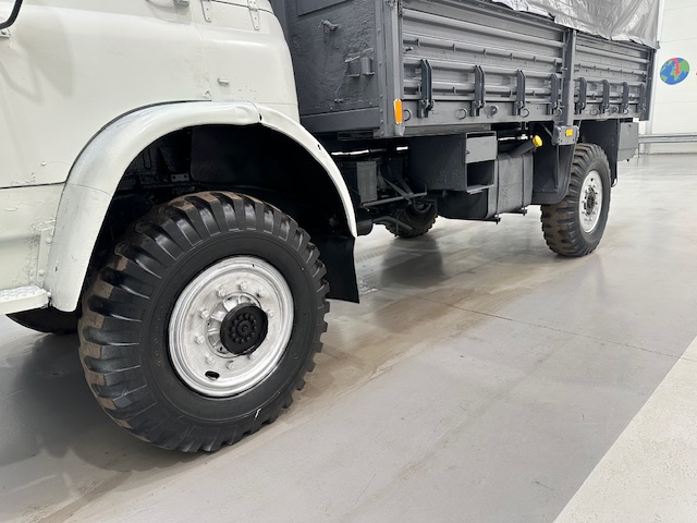 Bedford MJ 330 4×4 Cargo Truck