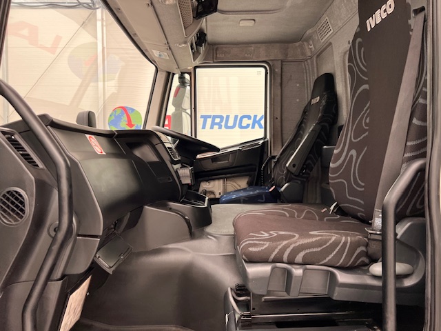 Iveco Stralis 310 AT 6×2 Box Van