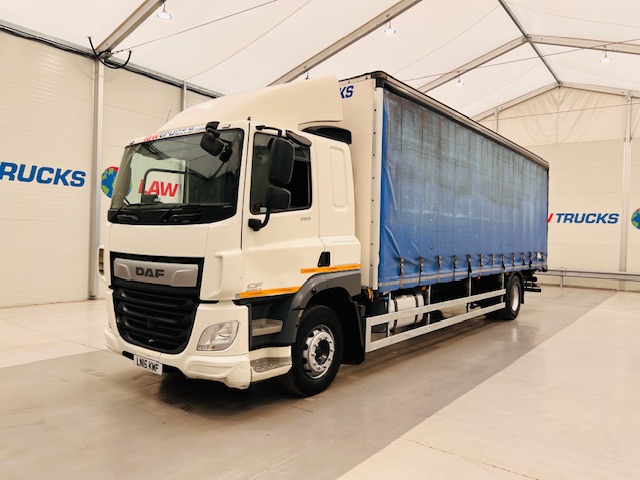 DAF CF 220 4×2 Sleeper Cab Curtainsider