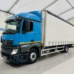 Mercedes Actros 1830 Sleeper Curtainsider Box Van - thumbnail