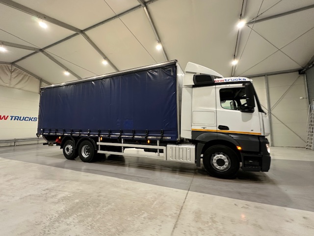 Mercedes Actros 2530 6×2 Sleeper Cab Curtainsider