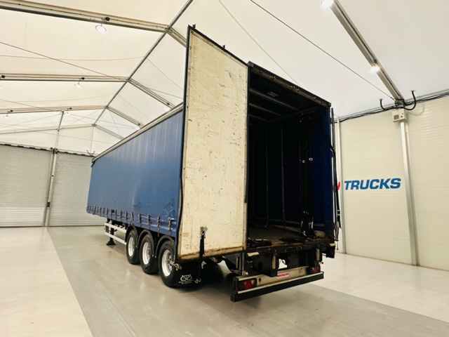 Montracon Tri Axle Curtainsider Trailer