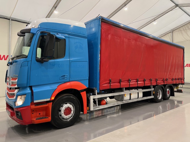 Mercedes Actros 2530 6×2 Sleeper Cab Curtainsider