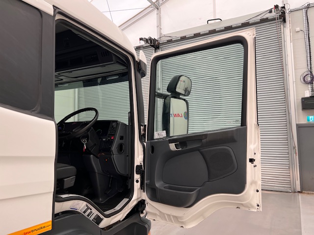 Scania P250 4×2 Sleeper Cab Box Van Manual
