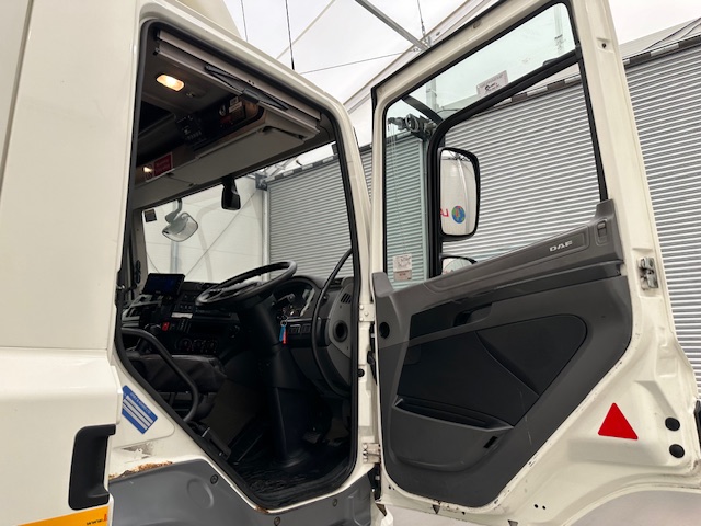 DAF CF 290 6×2 Rear Steer Fridge Box