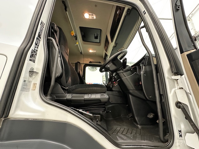 Mercedes Actros 1824 4×2 Sleeper Cab Box Van