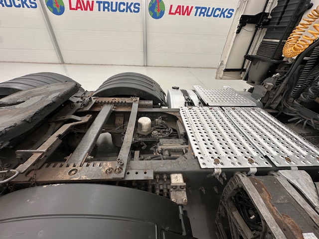Volvo FH 460 6×2 Midlift Tractor Unit
