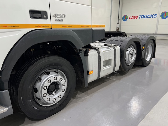 Volvo FM 450 6×2 Midlift Tractor Unit