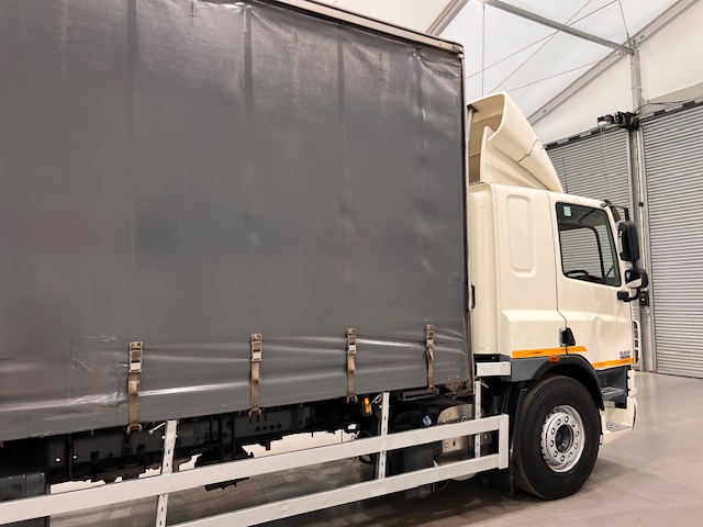 DAF CF75 310 Rear Lift Sleeper Cab Curtainsider