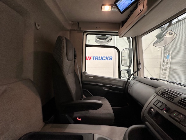 DAF  CF 290 6×2 Rear Steer Fridge Box