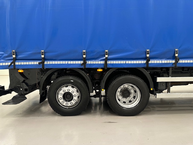 DAF CF 330 6×2 Rear Lift Sleeper Cab Curtainsider