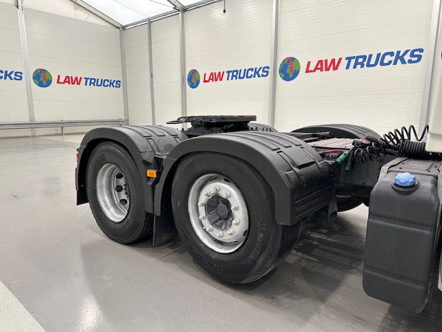 Volvo FH 460 Euro 5 6×2 Tractor Unit Safari Edition
