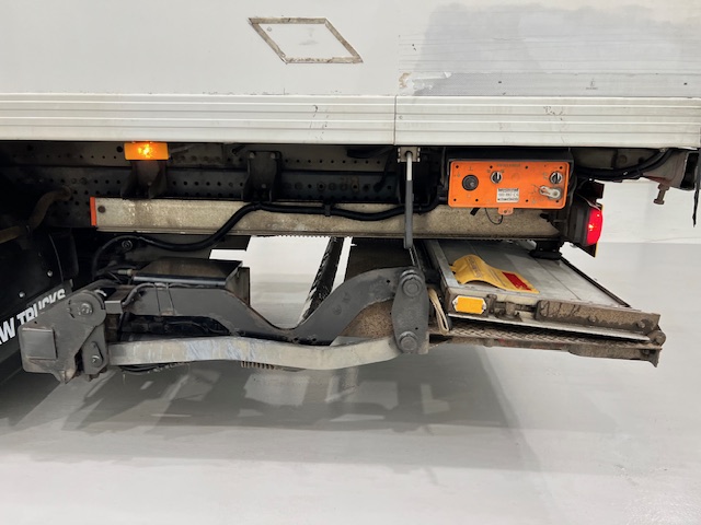 Mercedes Antos 1827 Day Cab Fridge Box