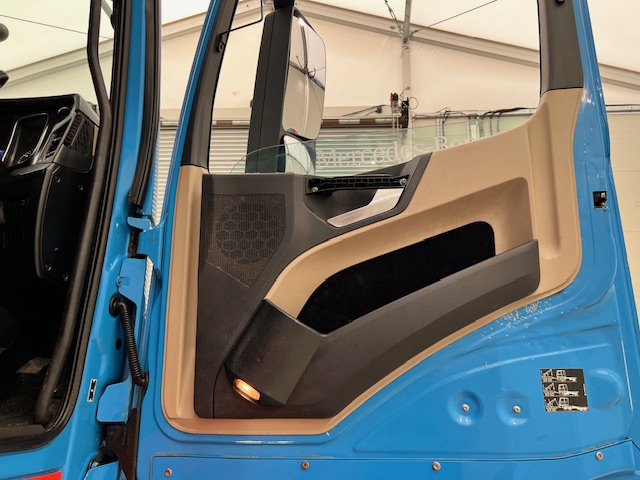 Mercedes Actros 2530 Rear Lift Sleeper Cab Curtainsider